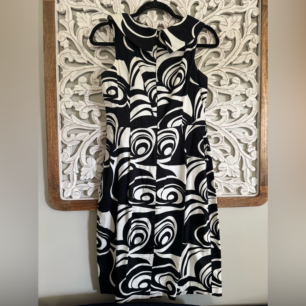 Roulette Black White Swirl Print Sleeveless Dress | Chic Resort Mini Dress - Picture 4 of 4